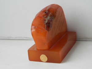 Кусок королевского янтаря.