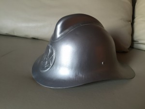 Каски пожарного зеленая и серебристая