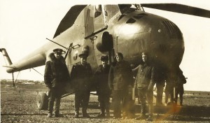 Военные у Вертолета, 50-е года.