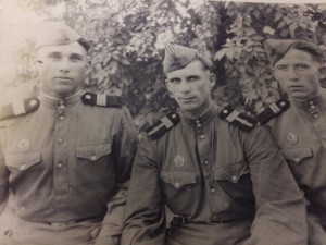 Летчик 1943 г. + Бойцы с отличниками "сапер"...