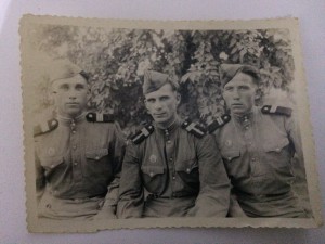 Летчик 1943 г. + Бойцы с отличниками "сапер"...