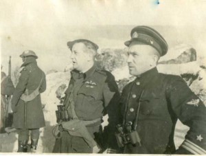 Капитан АНДРЮШИН и английский лётчик,капитан КОТТЕН.