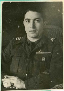 Ком-р группы лётчиков "НОРМАНДИЯ" ЛУИ ДЕЛЬФИНО. 1945. ТАСС.