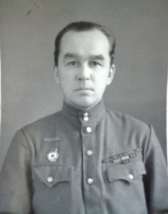 Фото с нашивками за ранения.