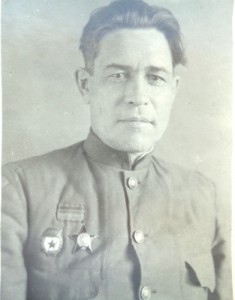 Фото с нашивками за ранения.