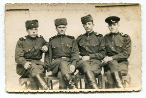 Артиллеристы с нашивками