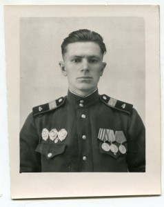 Старший сержант с 3 отличниками