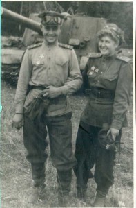 Командир САУ В.П.Орлова и мех.вод.гв.техник-лейт.Н.Н.Орлов.