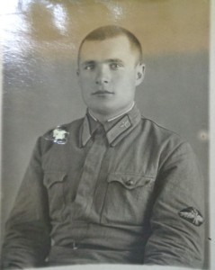 Фото с довоенными нарукавными шевронами ВВС и ГВФ.