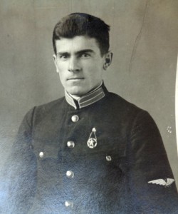 Фото с довоенными нарукавными шевронами ВВС и ГВФ.