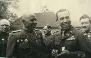 Лейт.-полк.ГОМЕС и ГСС гв.кап.НЕУМОЕВ. 2 Бел.фр.май 1945 г.