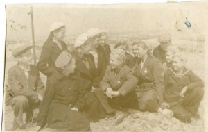 Юные герои обороны Севастополя Юра и Вера СНИТКО. май 1942 г