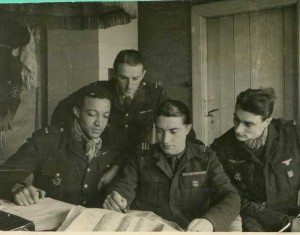 Группа лётчиков "Нормандии-Неман"разрабатывают план б/з.ТАСС