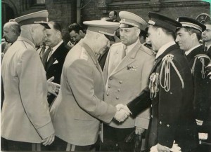 Маршал Г.К Жуков приветствует франц.лётчиков. Москва,1956 г.