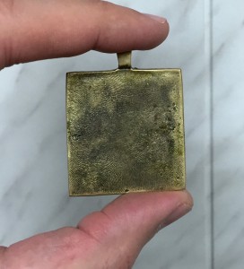 Микроскопическая плашка. Вся в эмалях