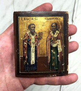 Два святых. По золоту