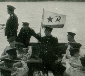 Курсанты Школы Юнг Северного Флота на занятиях по гребле.