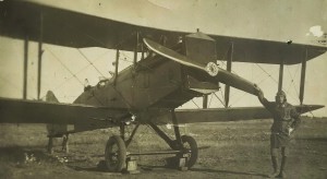 Летчик у Самолета.Ранние Советы.