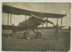 Летчик у Самолета.Ранние Советы.