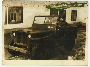 Военные на Виллисе.