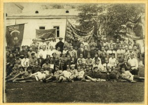 Фотогравия Военных со Знаменами.Ранние Советы.