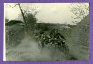 Мотоциклисты роты поручика Р.И.Прахла.25 мая 1944 г.