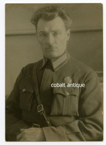 Со знаком "Герою Рев. движения"