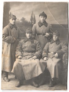 группа бойцов с интересными цифровками