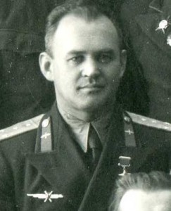 Группа офицеров советских ВВС. ГСС,ордена,форма. 1950-е.