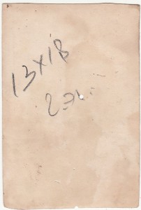 Сабля и револьвер за поясом. :)