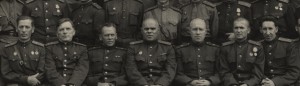 Большая группа офицеров, генералы и 2 ГСС
