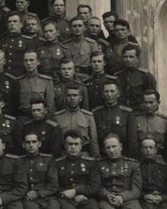 Большая группа офицеров, генералы и 2 ГСС