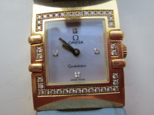 Омега 750 пробы с бриллиантами.