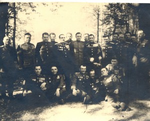 Генерал Федюнинский среди офицеров