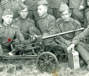 Группа курсантов с пулемётом ДШК. г.Владивосток.октябрь 1948