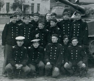 Группа курсантов ВМУ у ПТ-76. 1970-е.