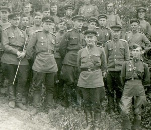 Группа советских офицеров 15 ГМбр. г.Рава-Русская. 1944 г.