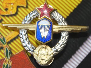 ЮГОСЛАВИЯ знак ПАРАШЮТИСТ, серебро ЛЮКС