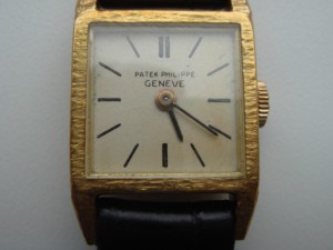 Женские PATEK FHILIPPE с родным ремешком в родной коробке.