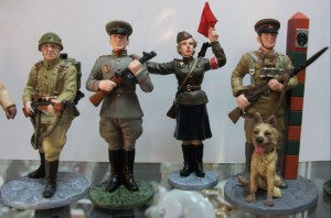 Оловянный СОЛДАТИКИ 25 шт. - военная тематика, очень красивы
