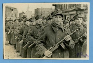 Солдаты Войска Польского на параде в г.Гнезно (Гнезен).