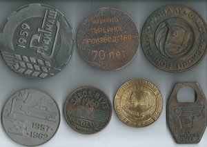 20+ настольных медалей профессора-металловеда