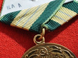 Три медали БАМ ( клеймо СЛЕВА, с ОБОИХ сторон и БЕЗ клейма )