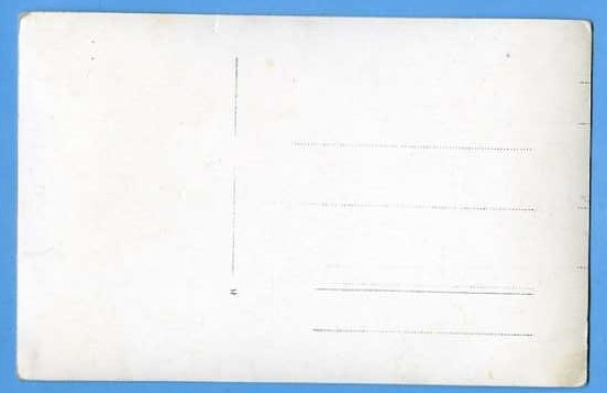 Группа женщин-военнослужащих в беретах.