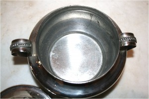 Сахарница с крышкой