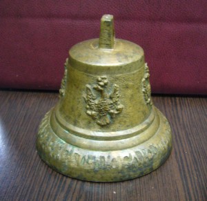 Колокольчик с орлами и пословицей 1812 года
