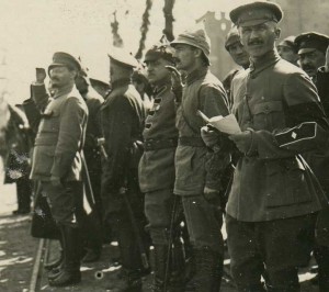 Л.Д.ТРОЦКИЙ на смотре войск на Красной площади.