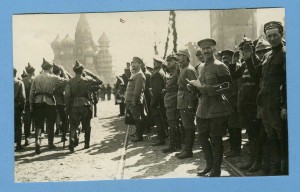 Л.Д.ТРОЦКИЙ на смотре войск на Красной площади.