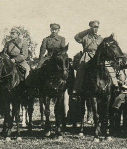Ком-щий войсками ЛВО Б.Шапошников принимает парад. 1926 г.