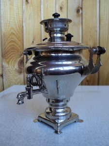 сувенирный самоварчик ( 13, 7 см. ) с подносом
